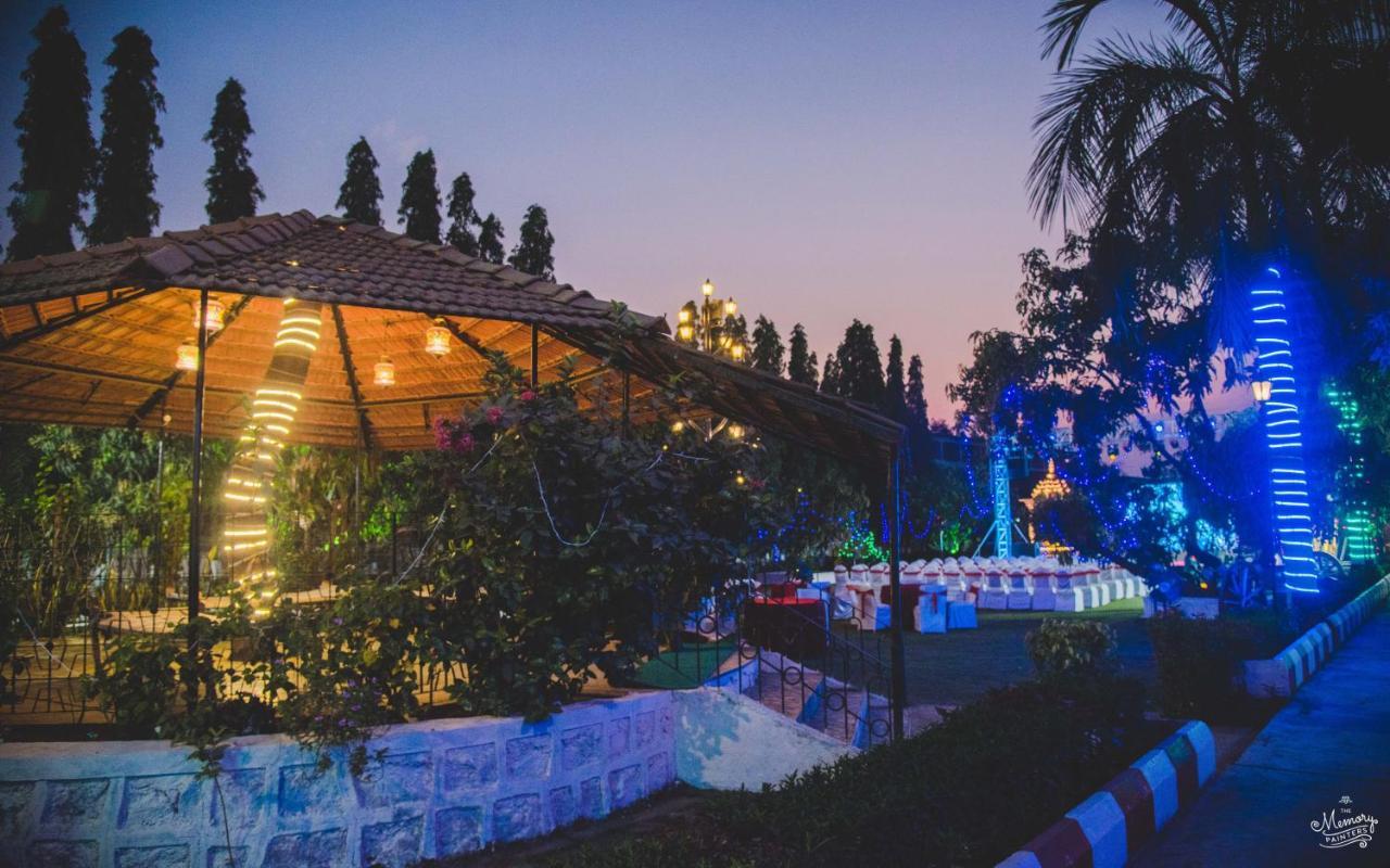 Pushp Vatika Resort & Lawns 나비뭄바이 외부 사진