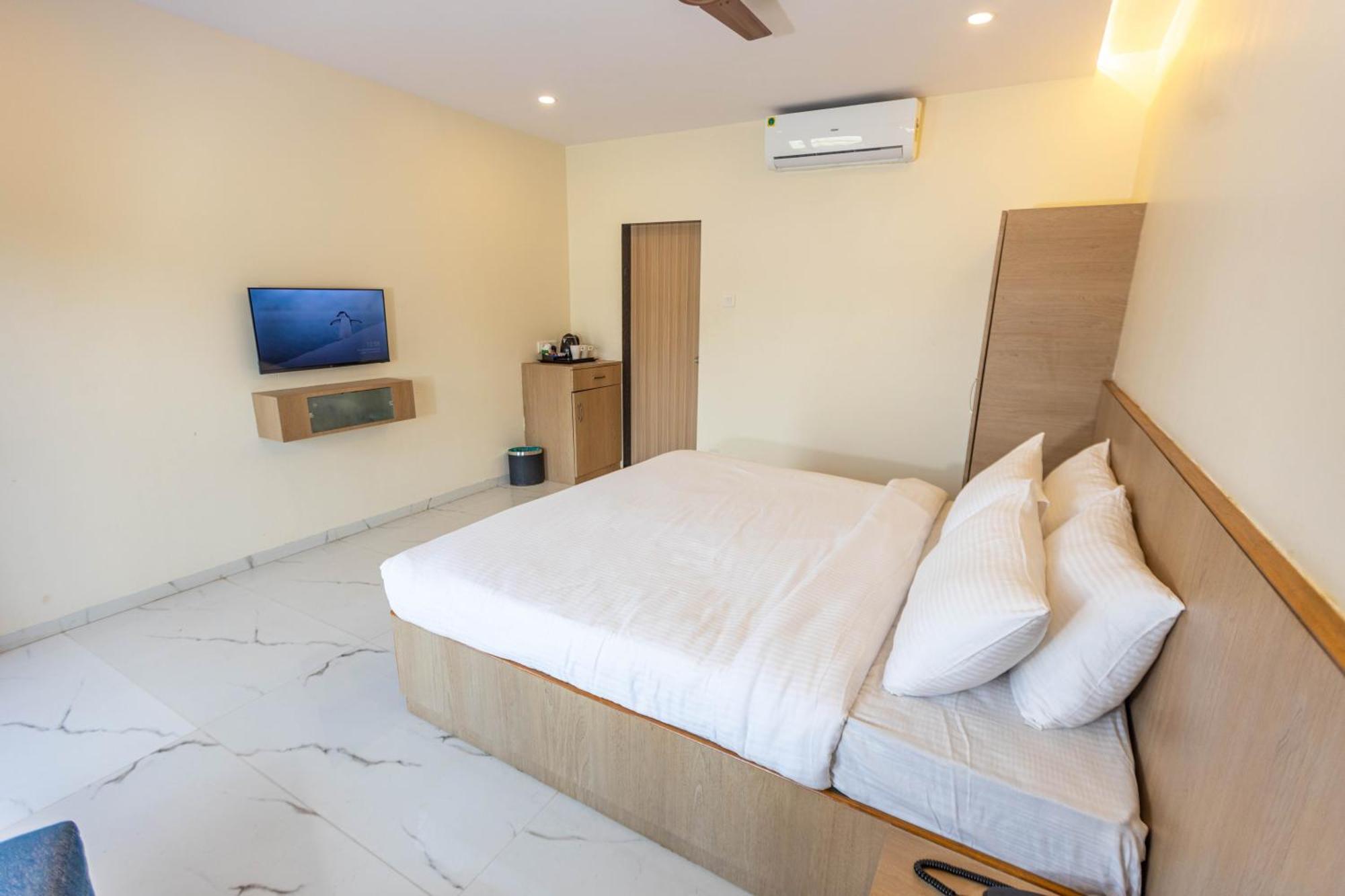 Pushp Vatika Resort & Lawns 나비뭄바이 외부 사진