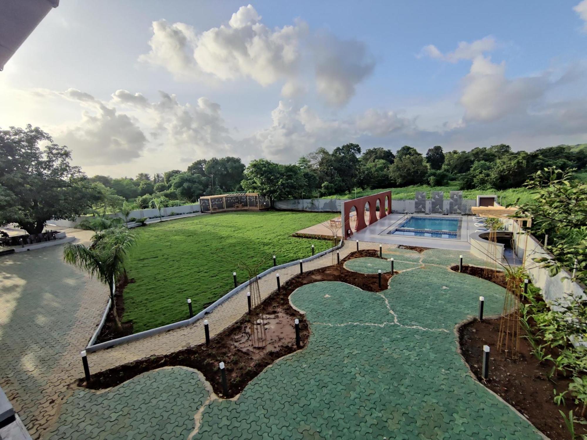 Pushp Vatika Resort & Lawns 나비뭄바이 외부 사진