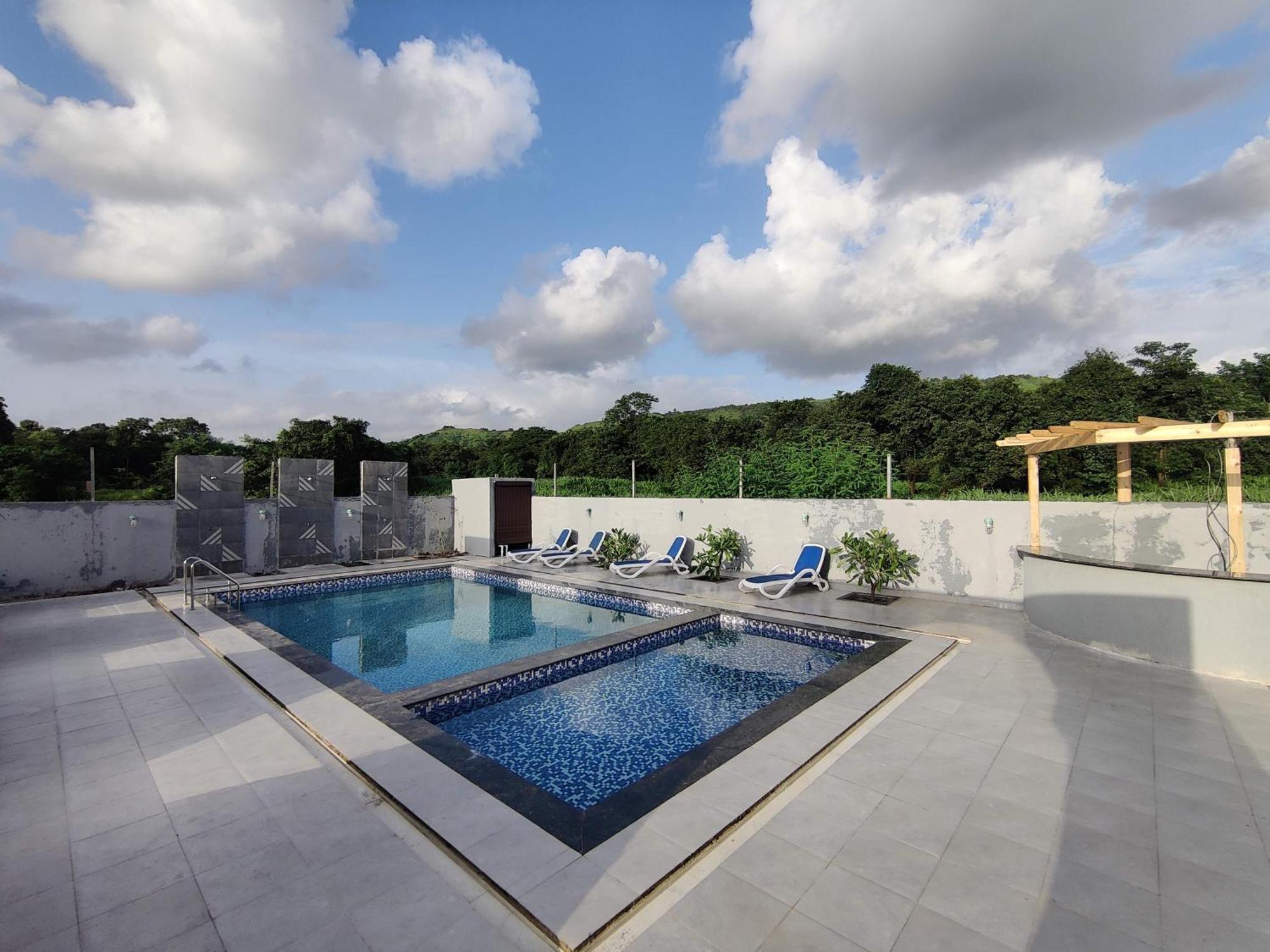 Pushp Vatika Resort & Lawns 나비뭄바이 외부 사진
