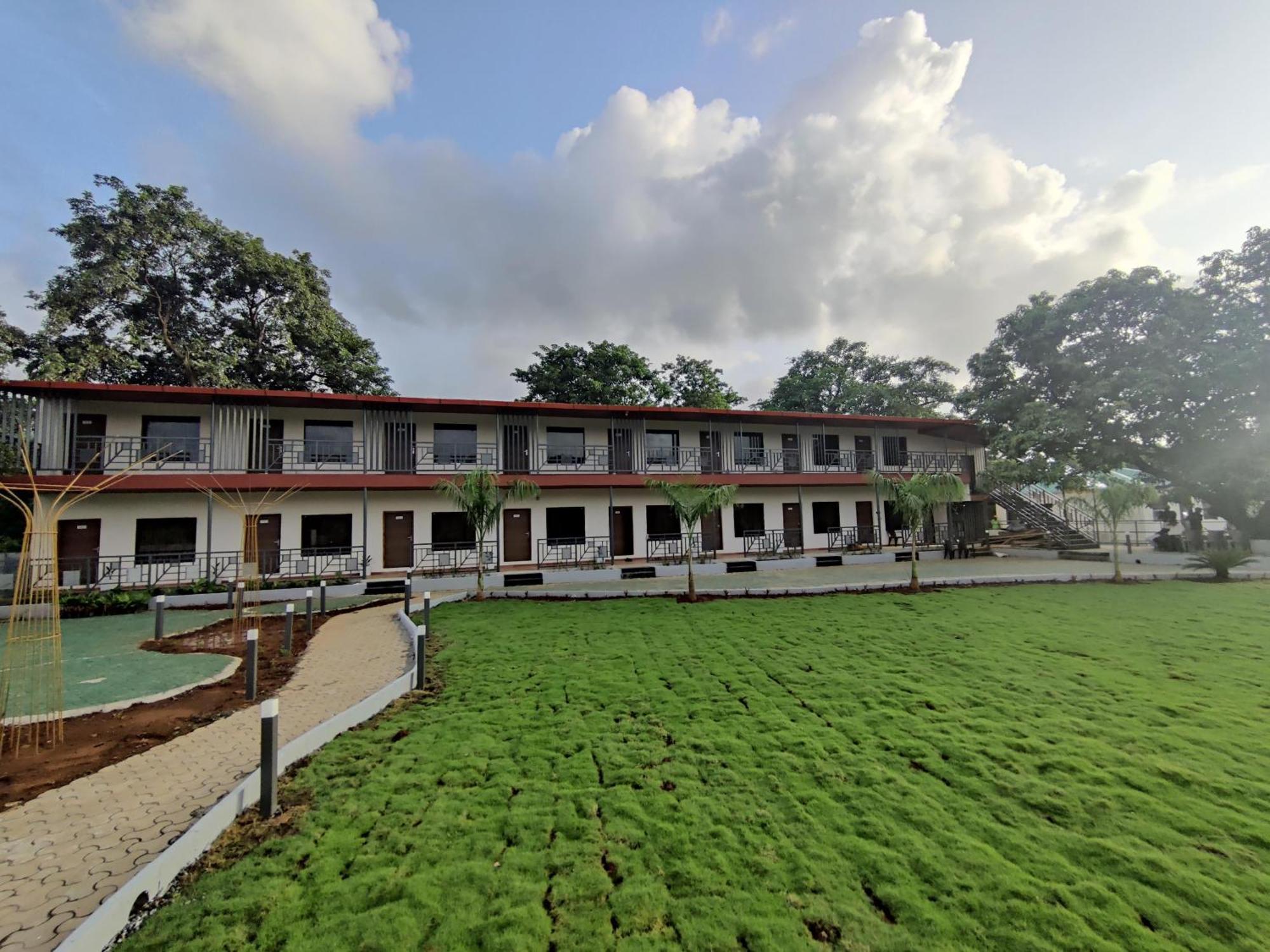 Pushp Vatika Resort & Lawns 나비뭄바이 외부 사진