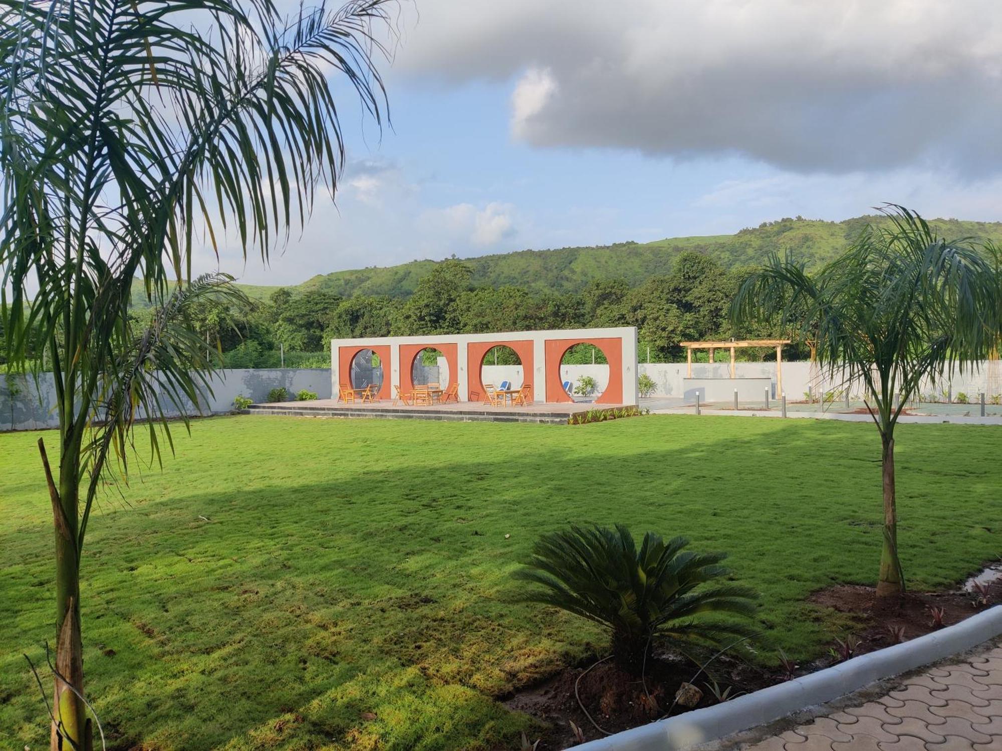 Pushp Vatika Resort & Lawns 나비뭄바이 외부 사진