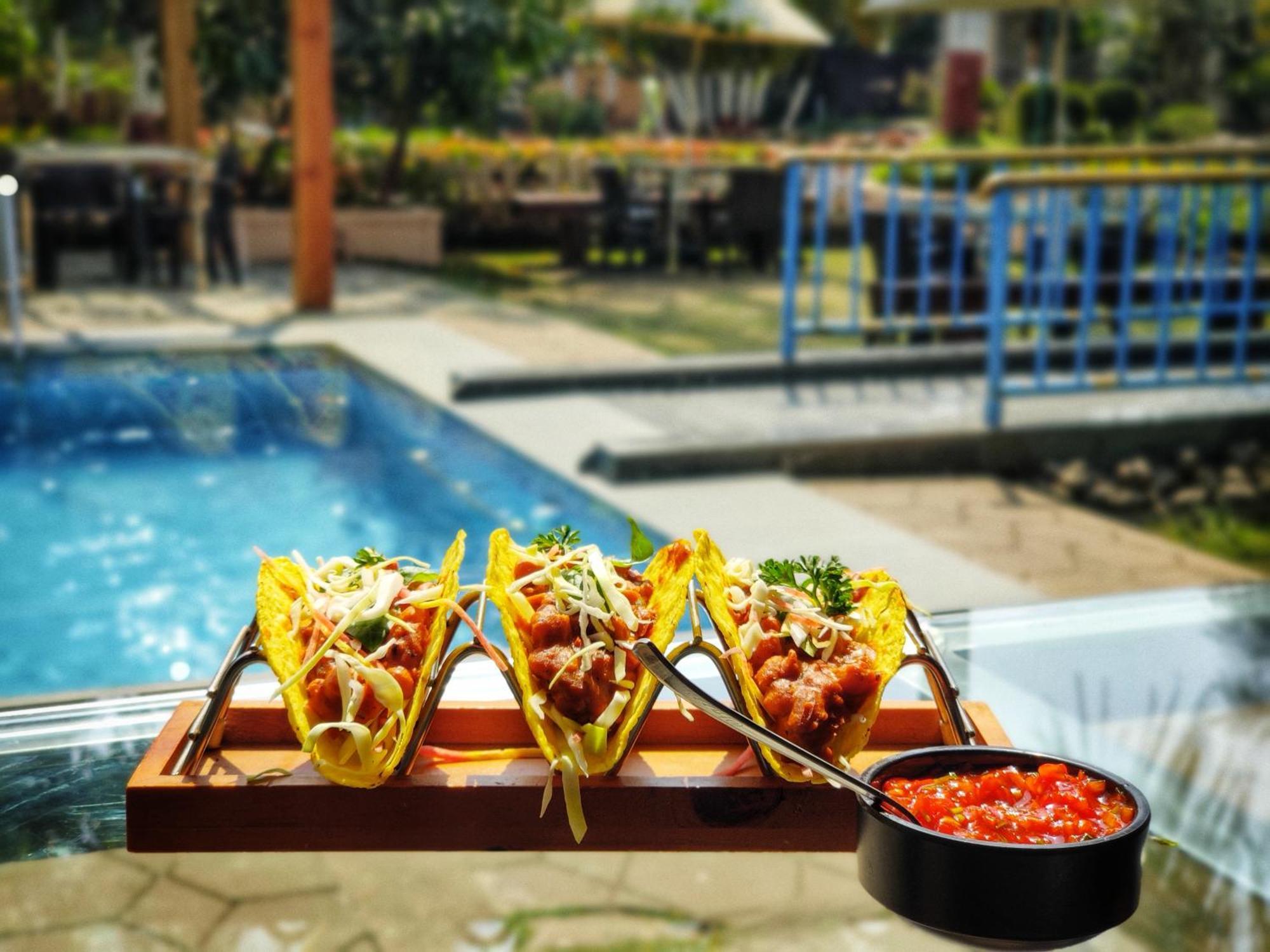 Pushp Vatika Resort & Lawns 나비뭄바이 외부 사진