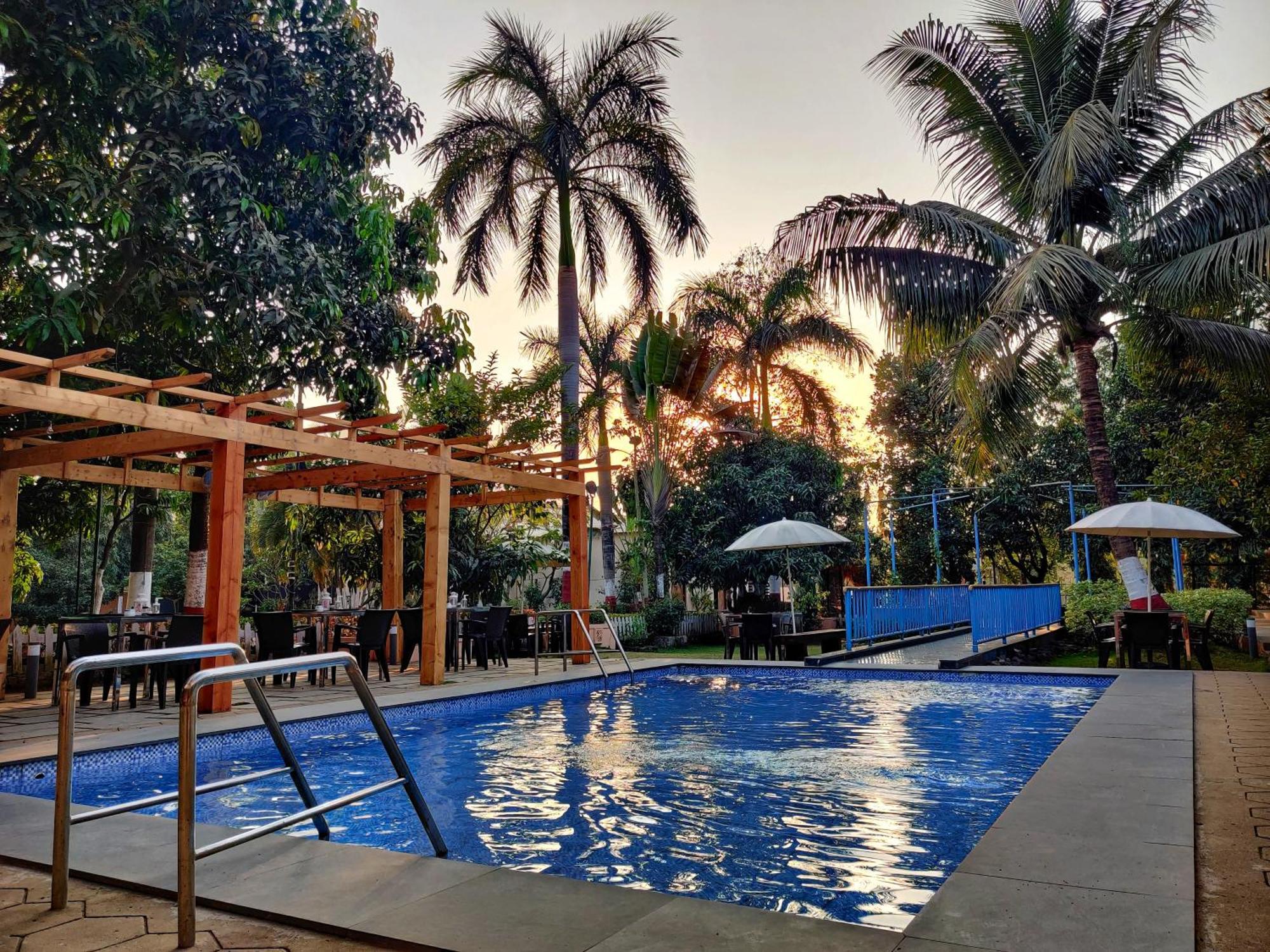 Pushp Vatika Resort & Lawns 나비뭄바이 외부 사진