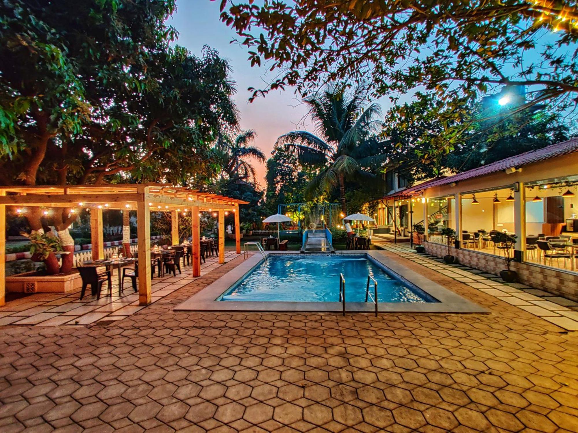 Pushp Vatika Resort & Lawns 나비뭄바이 외부 사진