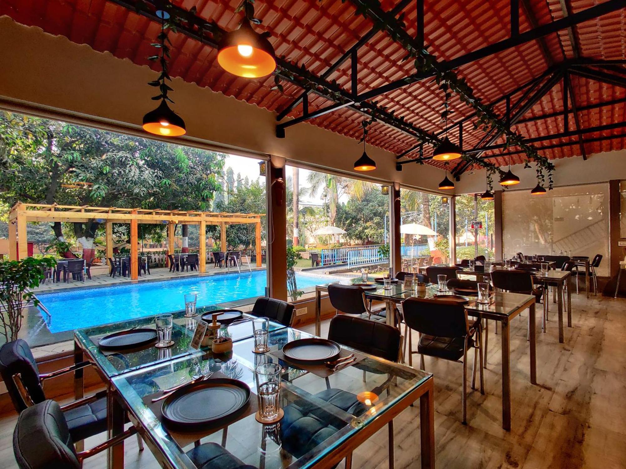 Pushp Vatika Resort & Lawns 나비뭄바이 외부 사진